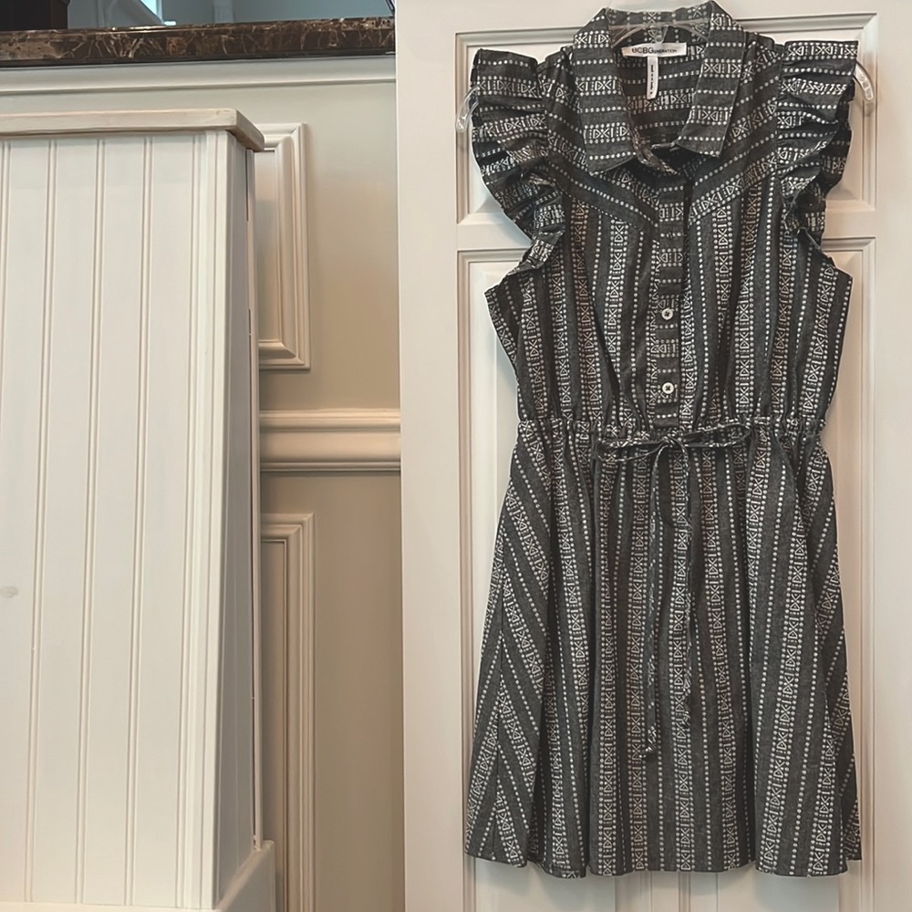 Bcbgeneration Gray And White Stripe Pattern With … - image 1